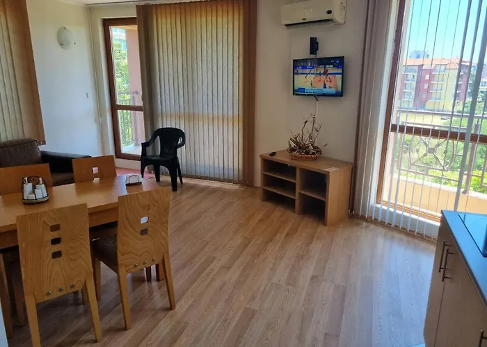 Pacific-3-a Lägenhet Slăntjev Brjag